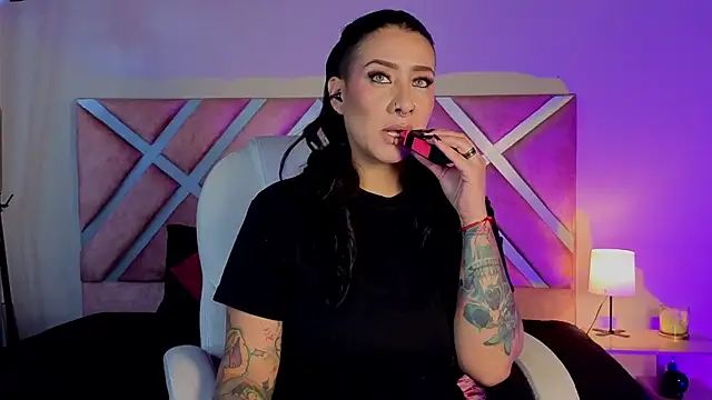  kelly hous36 online show from April 11, 1:15 pm