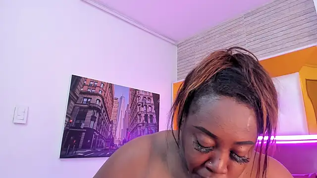 ShaniaBrownn online show from October 29, 7:49 pm