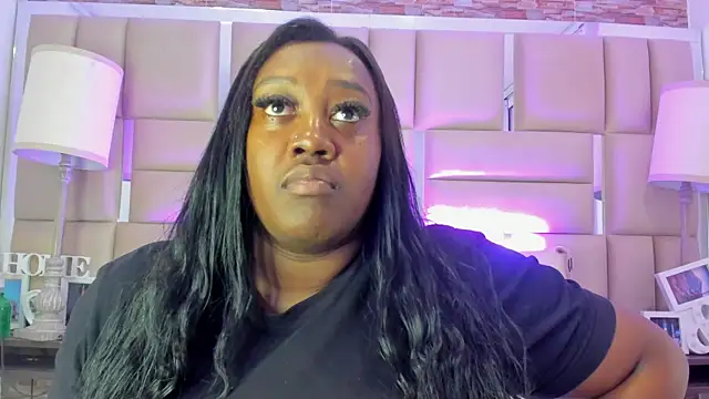 ShaniaBrownn online show from November 11, 7:33 pm