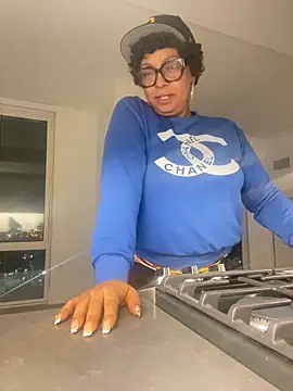 MSweetLindaParks online show from March 27, 12:12 am