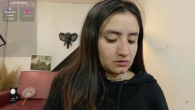 Perla Campbell online show from October 13, 1:03 pm