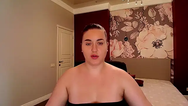 Roxie Bradley online show from October 3, 7:13 am