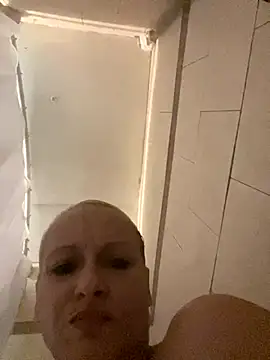 Jessiejames32 online show from November 2, 6:39 am