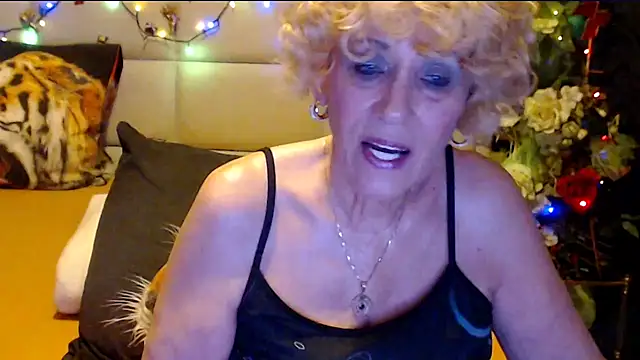 HappyWomanOn online show from February 19, 7:13 pm