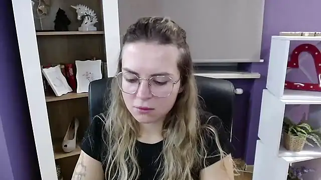 Snapshot of Zoey_Erotic chatting on October 7, 4:39 am Zoey Erotic online show from October 7, 4:39 am