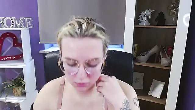 Zoey Erotic online show from March 5, 7:26 am