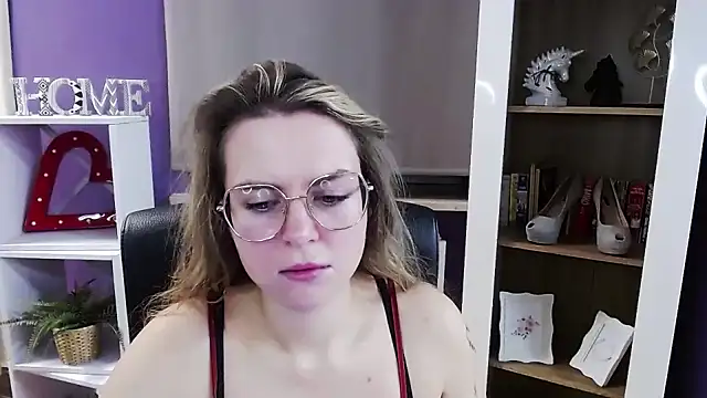 Zoey Erotic online show from December 4, 5:53 am