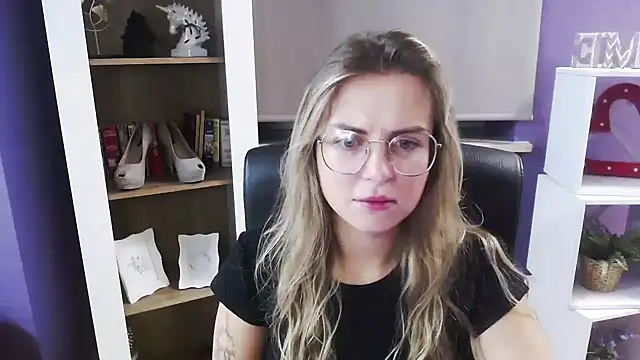 Snapshot of Zoey_Erotic chatting on September 30, 4:29 am Zoey Erotic online show from September 30, 4:29 am