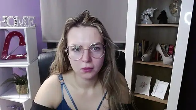 Zoey Erotic online show from November 24, 5:42 am