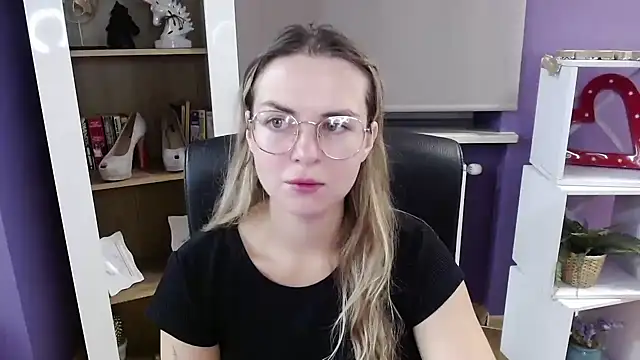 Snapshot of Zoey_Erotic chatting on October 21, 4:27 am Zoey Erotic online show from October 21, 4:27 am