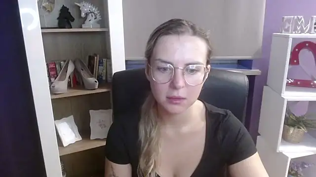 Snapshot of Zoey_Erotic chatting on September 15, 4:21 am Zoey Erotic online show from September 15, 4:21 am