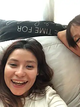 3littleschoolteens online show from April 17, 9:50 pm