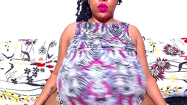 Snapshot of Ebonylovelyx chatting on October 7, 2:49 am Ebonylovelyx online show from October 7, 2:49 am
