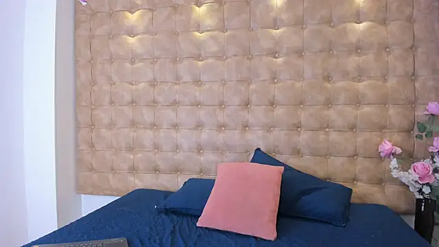 violet giraldo online show from June 2, 7:26 pm