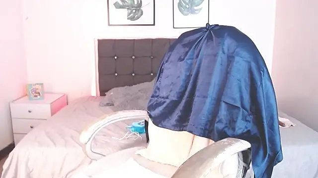 selena yourmilf online show from April 1, 6:38 pm