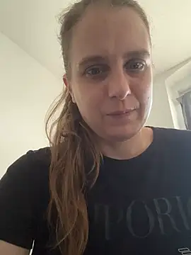 Chantalee online show from May 28, 5:27 am