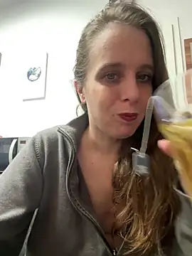 Chantalee online show from April 21, 5:25 am