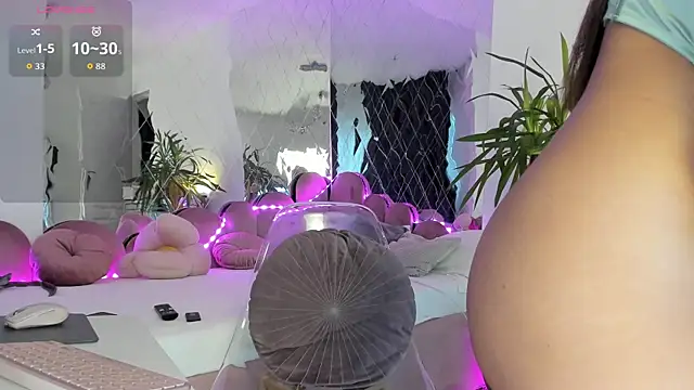 adonawet online show from December 4, 6:04 am