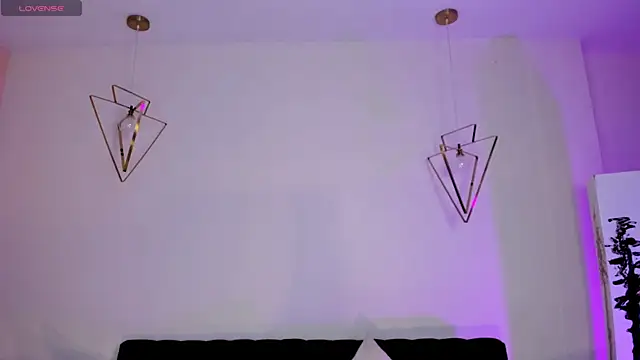 NiaHolland online show from April 12, 10:56 pm