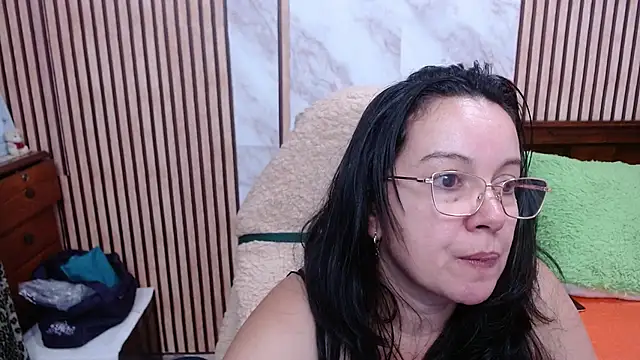 Snapshot of Sonialorens_ chatting on October 16, 1:52 am Sonialorens online show from October 16, 1:52 am