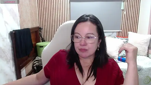 Sonialorens  online show from May 15, 11:07 pm