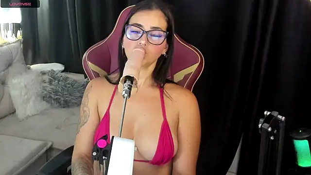 LauraColour online show from February 5, 12:24 am