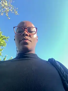 Snapshot of HoneyDripHer chatting on October 9, 8:46 pm HoneyDripHer online show from October 9, 8:46 pm