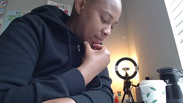 Snapshot of HoneyDripHer chatting on October 29, 8:00 pm HoneyDripHer online show from October 29, 8:00 pm