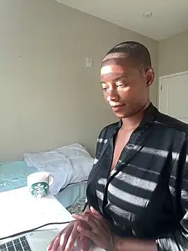 Snapshot of HoneyDripHer chatting on October 17, 12:52 pm HoneyDripHer online show from October 17, 12:52 pm