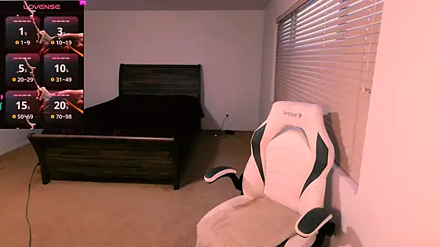 britteebee online show from April 1, 1:23 pm