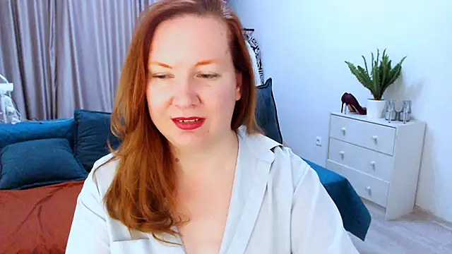 Snapshot of GoddessLara chatting on October 4, 12:16 am GoddessLara online show from October 4, 12:16 am