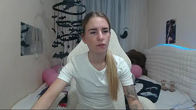Snapshot of DeboraHorny chatting on October 20, 6:38 am DeboraHorny online show from October 20, 6:38 am