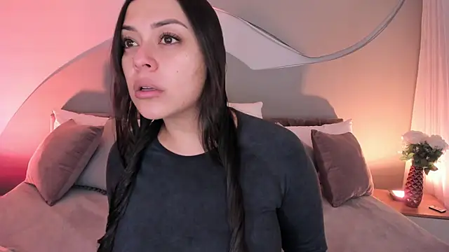 Nicolle W online show from February 2, 11:53 am