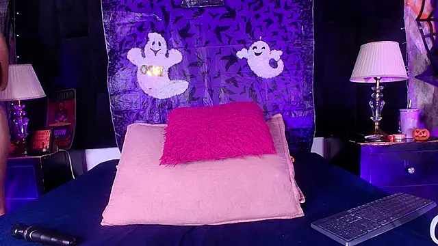 shelsyloreds online show from October 10, 12:10 pm