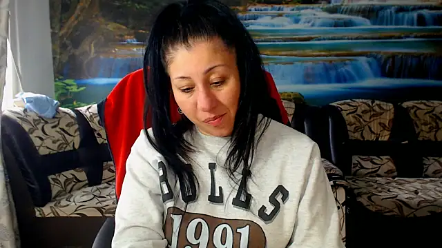 MoistMady online show from March 5, 2:13 pm