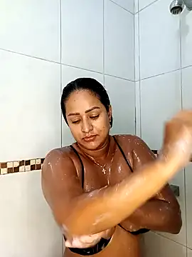 Snapshot of ashley69_brown chatting on October 17, 10:46 pm ashley69 brown online show from October 17, 10:46 pm