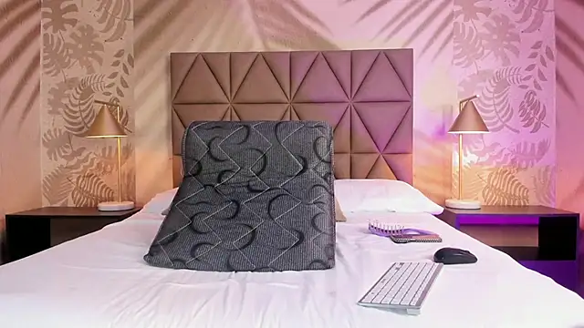 Scarleett 22 online show from December 13, 11:10 pm