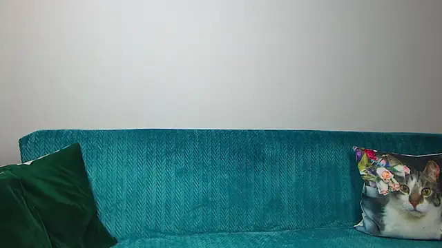 SaraDaisy online show from April 4, 5:01 pm