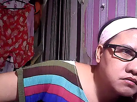 Snapshot of sweetsosie18 chatting on October 2, 8:47 pm sweetsosie18 online show from October 2, 8:47 pm