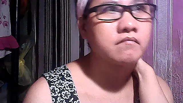 Snapshot of sweetsosie18 chatting on September 12, 6:15 pm sweetsosie18 online show from September 12, 6:15 pm