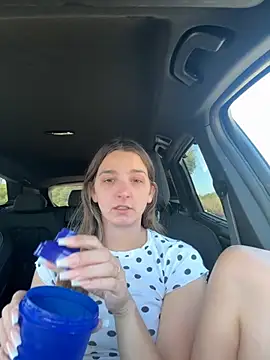 DoriDeluxe66 online show from September 18, 10:47 am