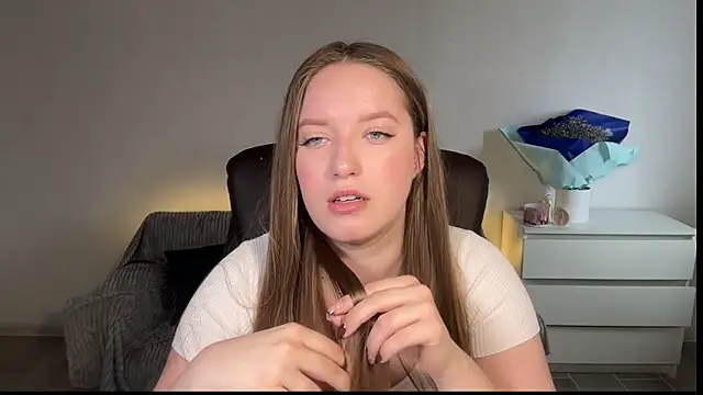 EvaMaddison online show from April 9, 7:14 am