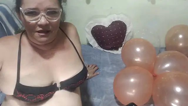 Snapshot of selenax2023 chatting on October 19, 3:52 am selenax2023 online show from October 19, 3:52 am