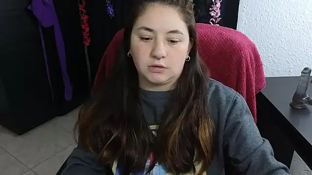 Snapshot of ann_bronw chatting on September 10, 12:43 am ann bronw online show from September 10, 12:43 am