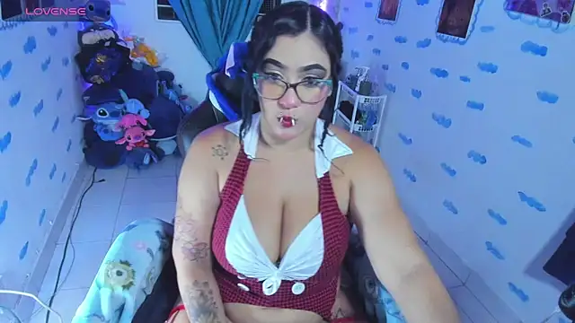 Snapshot of OnlyBluex chatting on October 18, 1:52 am OnlyBluex online show from October 18, 1:52 am