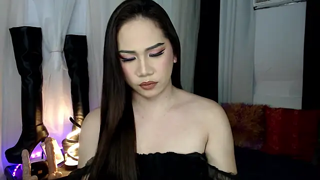 Snapshot of elise_bloom69 chatting on October 8, 6:01 pm elise bloom69 online show from October 8, 6:01 pm