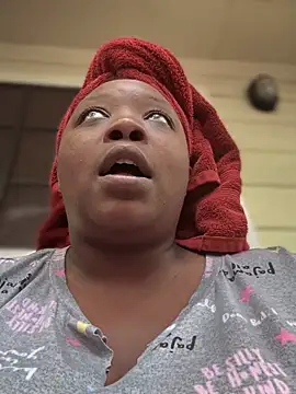 HOTMILFKATIEE online show from September 23, 7:01 pm