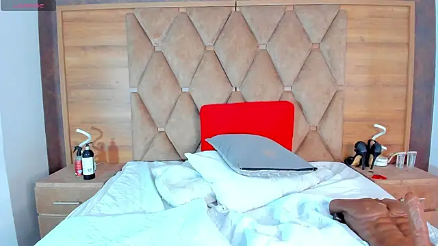 Rianamanson online show from September 9, 3:45 pm