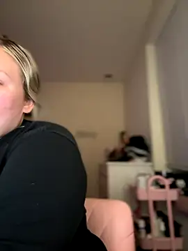 PiggyRose online show from September 14, 3:15 am