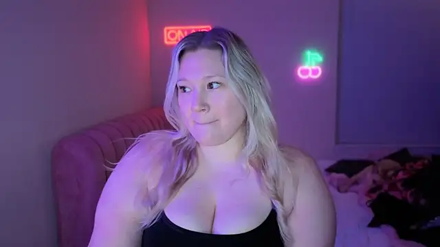 PiggyRose online show from January 8, 1:31 am